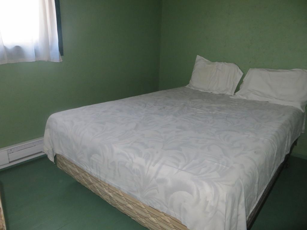 Lake Wolsey Cabins Otel Gore Bay Oda fotoğraf